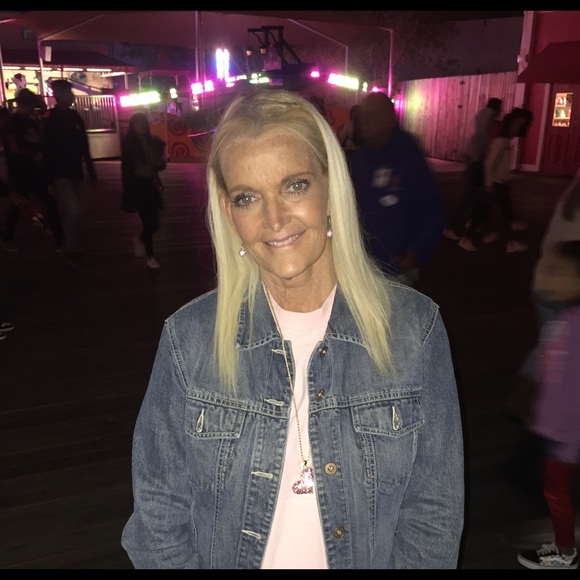 Meet your Posher, Janet - Picture 1 of 1